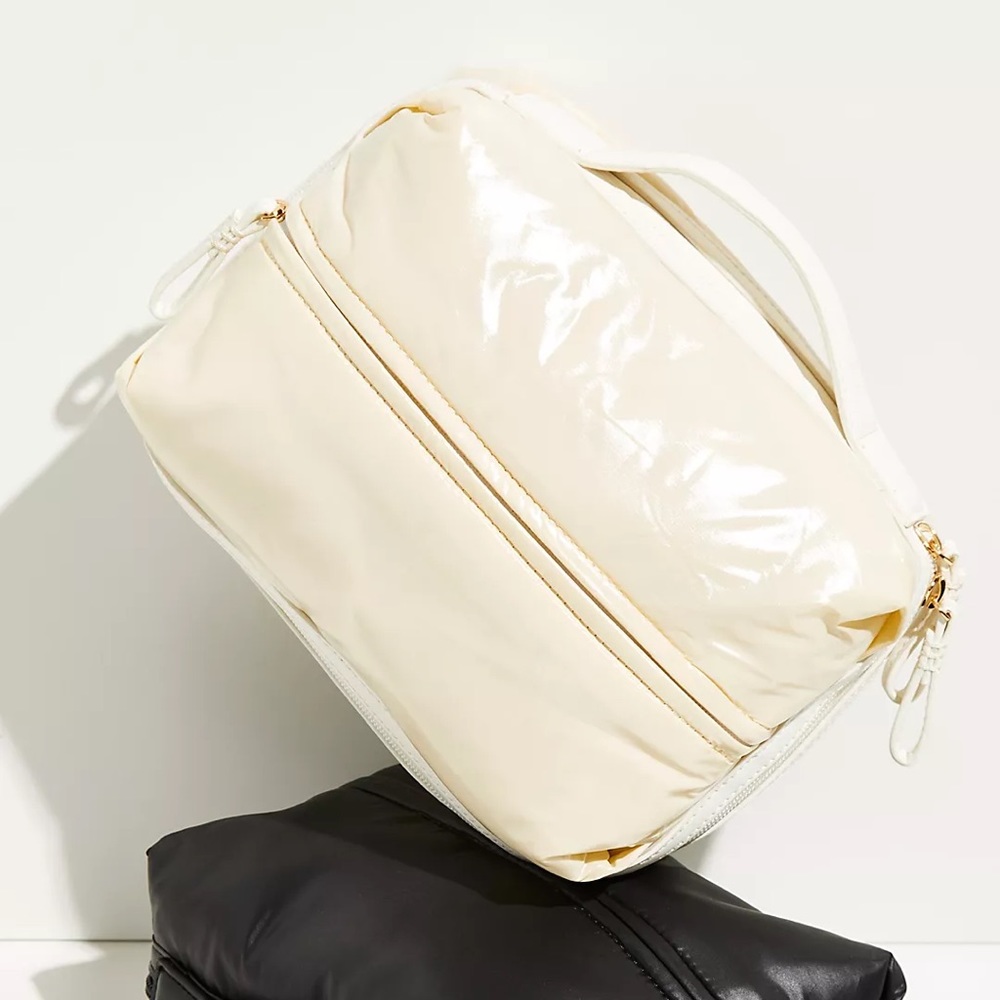 💥 SOLD 💥 Caraa Travel Kit in Buttermilk